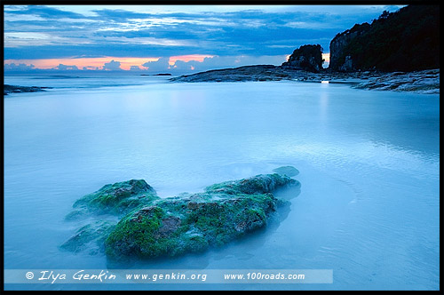 Split Rock at Dunbogan Beach, Национальный парк Крауди Бэй, Crowdy Bay National Park, Новый Южный Уэльс, NSW, Австралия, Australia