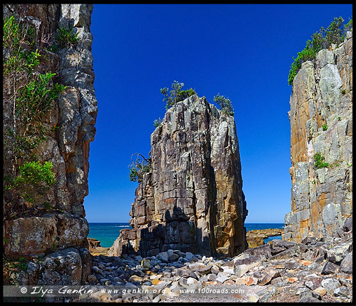 Расколотая скала, Split Rock, Бриллиантовый Мыс, Diamond Head, Национальный парк Крауди Бэй, Crowdy Bay National Park, Новый Южный Уэльс, NSW, Австралия, Australia