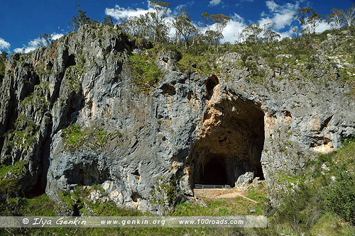 Вход в North Glory Cave, Yarrangobilly Caves, Снежные горы, Snowy Mountains, Австралия, Australia