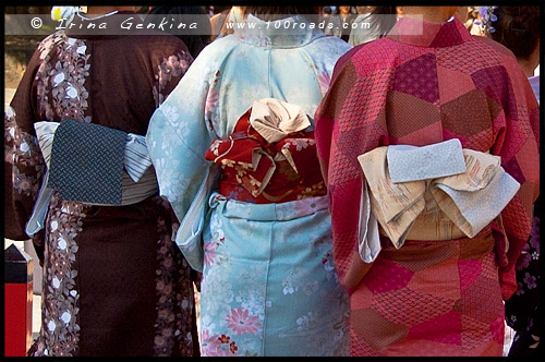 Японки в кимоно, кимоно, 着物, kimono, Фусими Инари, Fushimi Inari, 伏見稲荷, Киото, Kyoto, 京都市, район Фусими, Фушими, Fushimi-ku, 伏見区, регион Кансай, 関西地方, Kansai, 関西, Хонсю, Honshu Island, 本州, Япония, Japan, 日本