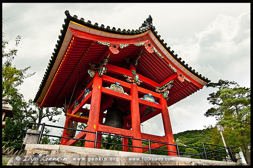 Колокольная башня, Shoro, 鐘楼, Киёмидзудэра, Kiyomizu-dera, 清水寺, Хигасияма, Higashiyama ,東山区, Киото, Kyoto, 京都市, Кансай, Kansai, 関西地方, Хонсю, Honshu Island, 本州, Япония, Japan, 日本