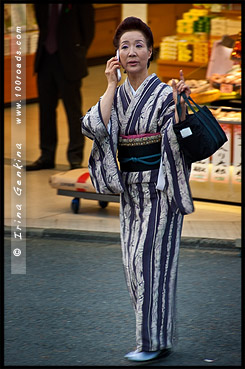 Женщина в кимоно, Японка в кимоно, кимоно, 着物, kimono, Киёмидзудэра, Kiyomizu-dera, 清水寺, Хигасияма, Higashiyama ,東山区, Киото, Kyoto, 京都市, Кансай, Kansai, 関西地方, Хонсю, Honshu Island, 本州, Япония, Japan, 日本