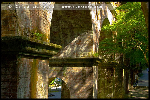 Акведук, Suiro-kaku, Aqueduct, 水路閣, Храм Нанзэн, Нанзэн-дзи, Nanzen-ji, 南禅寺, Хигасияма, Higashiyama ,東山区, Киото, Kyoto, 京都市, регион Кансай, Kansai, Хонсю, Honshu Island, 本州, Япония, Japan, 日本