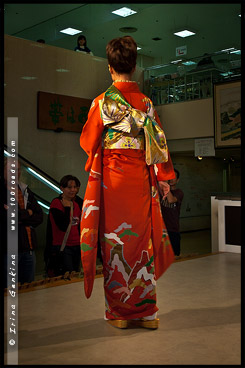 Кимоно Шоу, Kimono Show, кимоно, 着物, kimono,   Текстильный Центр Нисидзин, Nishijin Textile Center, Nishijin-Ori Kaikan, 西陣織会館, Камигё-ку, Kamigyo-ку, 上京区, Киото, Kyoto, 京都市, регион Кансай, Kansai, Хонсю, Honshu Island, 本州, Япония, Japan, 日本