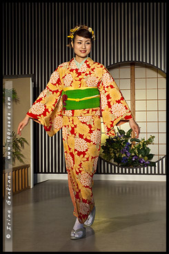 Кимоно Шоу, Kimono Show, кимоно, 着物, kimono,  Текстильный Центр Нисидзин, Nishijin Textile Center, Nishijin-Ori Kaikan, 西陣織会館, Камигё-ку, Kamigyo-ку, 上京区, Киото, Kyoto, 京都市, регион Кансай, Kansai, Хонсю, Honshu Island, 本州, Япония, Japan, 日本