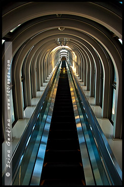 Высотный комплекс Умеда, Умэда Скай Билдинг, Umeda Sky Building, 梅田スカイビル, Осака, Osaka, 大阪, регион Кансай, 関西地方, Kansai, 関西, Хонсю, Honshu Island, 本州, Япония, Japan, 日本