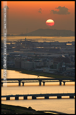 Высотный комплекс Умеда, Умэда Скай Билдинг, Umeda Sky Building, 梅田スカイビル, Осака, Osaka, 大阪, регион Кансай, 関西地方, Kansai, 関西, Хонсю, Honshu Island, 本州, Япония, Japan, 日本