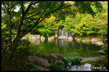 Водопад в Саду господина Оясики, Oyashiki-no-niwa, Koko-en Garden, Hyogo Prefecture, Kansai region, Honshu Island, Japan