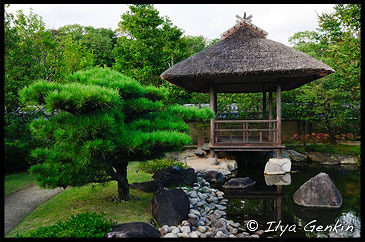 Беседка в саду Tsukiyama-chisen-no-niwa, Koko-en Garden, Hyogo Prefecture, Kansai region, Honshu Island, Japan