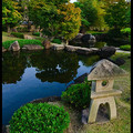 Каменный фонарь в саду Tsukiyama-chisen-no-niwa, Koko-en Garden, Hyogo Prefecture, Kansai region, Honshu Island, Japan