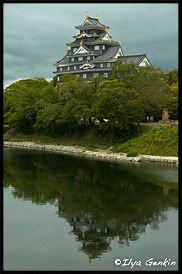 Вид главной башни Замка У-дзё/Кинъу-дзё с моста, Okayama Castle, Okayama, Honshu, Japan