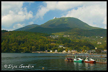 Вид с корабля на гору Комагатакэ (Mt. Komagatake), Токайдо, Tokaido, 東海道, Хаконэ, Hakone, 箱根, Префектура Канагава, Kanagawa Prefecture, 神奈川県, Регион Канто, Kanto Region, 関東地方, Хонсю, Honshu Island, 本州, Япония, Japan, 日本