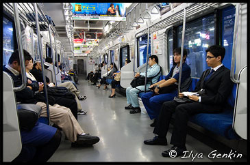 В вагоне электрички (JR Rapid Airport Narita), Токио-Камакура, Япония, Tokyo-Kamakura, Honshu, Japan