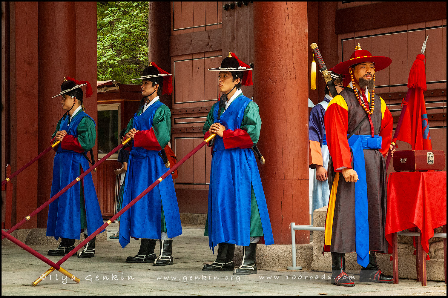 Стража у ворот Тэханмун, Daehanmun, 대한문, 大漢門, Доксугун, Deoksugung, Токсугун, Toksugung, 덕수궁, 德壽宮, Сеул, 서울, Seoul, 서울특별시, 首爾, 特別市, Южная Корея, 대한민국, 大韓民國, South Korea, Азия, Asia