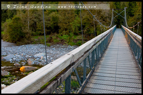 Подвесной мост чарез Clearwater River, Clearwater River suspension bridge, Озеро Матесон, Lake Matheson, Южный остров, South Island, Новая Зеландия, New Zealand