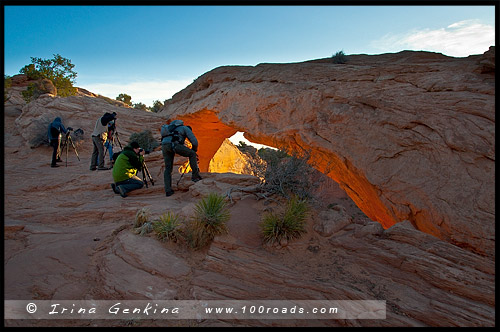 Арка Меса, Mesa Arch, район Остров в небе, Island in the Sky District, Национальный парк Каньонлэндс, Canyonlands National Park, Юта, Utah, США, USA, Америка, America