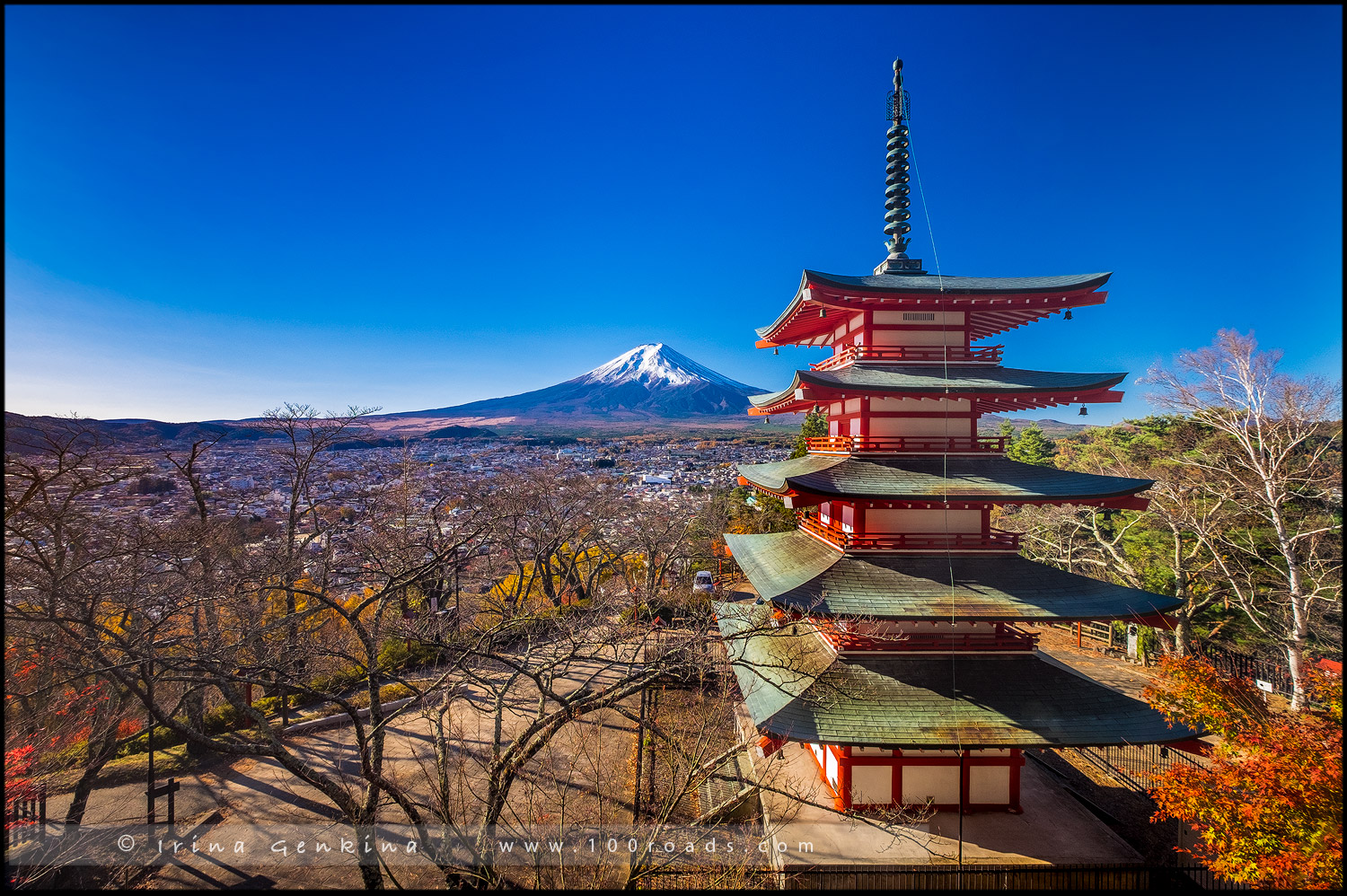 Вид на гору Фудзи от пагоды Чурейто (Chureito Pagoda), Фуджиошида (Fujiyoshida), Япония (Japan)