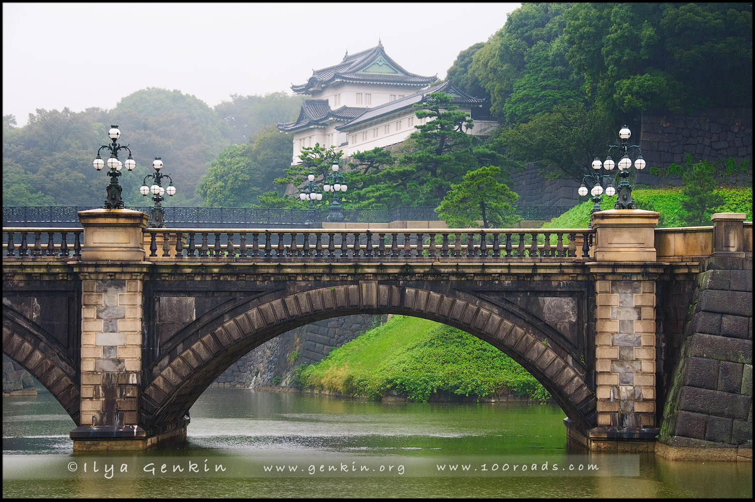 Башня Фусими-ягура (Fushimi-yagura) и каменный мост Меганебаси (Meganebashi), Императорский Дворец, Tokyo Imperial Palace, 皇居, 宮殿, Токио, Tokyo, 東京, Регион Канто, Kanto Region, 関東地方, Хонсю, Honshu Island, 本州, Япония, Japan, 日本