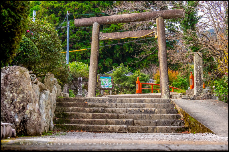 Тории перед Фурикасэ-баси (振ヶ瀬橋), Даймонзака (Daimon-zaka / 大門坂)