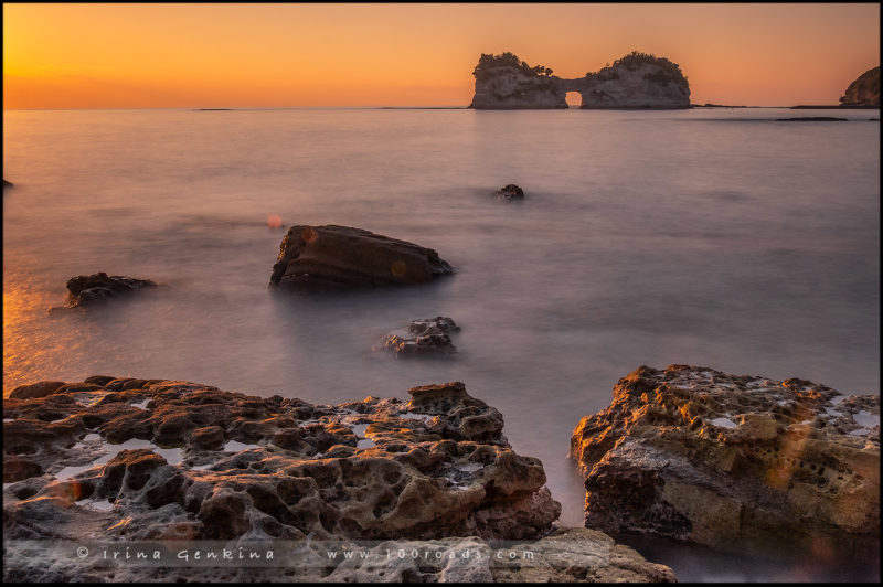 Остров Энгецу (円月島 / Engetsu Island), Сирахама (Shirarahama /白浜町) , полуостров Кии (紀伊半島), Япония