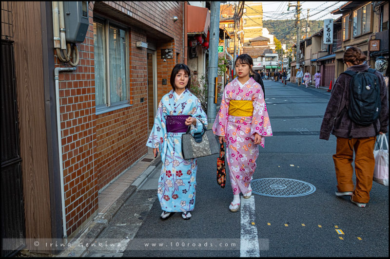 Девушки в кимоно, Хигасияма (Higashiyama/ 東山), Киото (Kyoto/ 京都市), Япония (Japan)