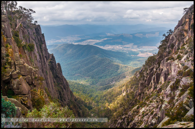 – Вид с обзорной площадки Falls Lookout - Парк Горы Баффало, Mount Buffalo, Викторианские Альпы, Victorian Alps, Виктория, Victoria, Австралия, Australia